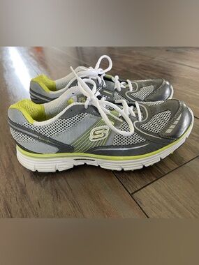 Skechers Tone-Ups Women’s fitness shoes in Gray lime color size US 9.5 Like New